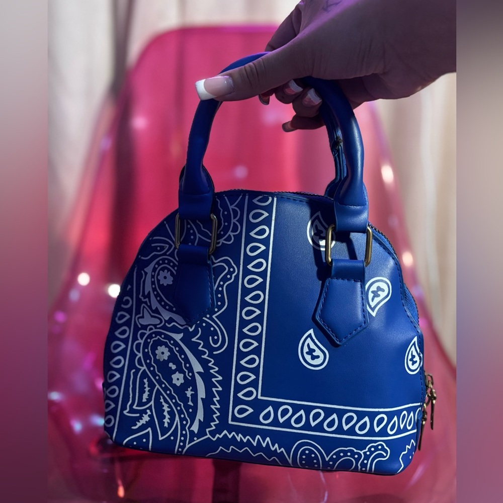 Gorgeous Blue Bandana Print handbag💙 perfect condition, super cute!